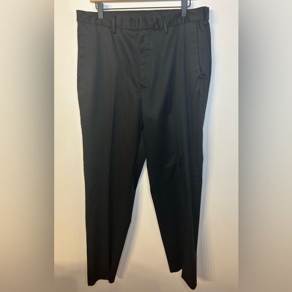 Haggar Men’s Work To Weekend Classic Fit, Flat Front Black Pants, Size 36x34 - Picture 4 of 12